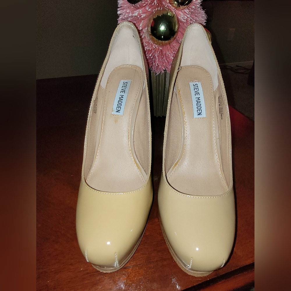 Like new vintage patent leather heels